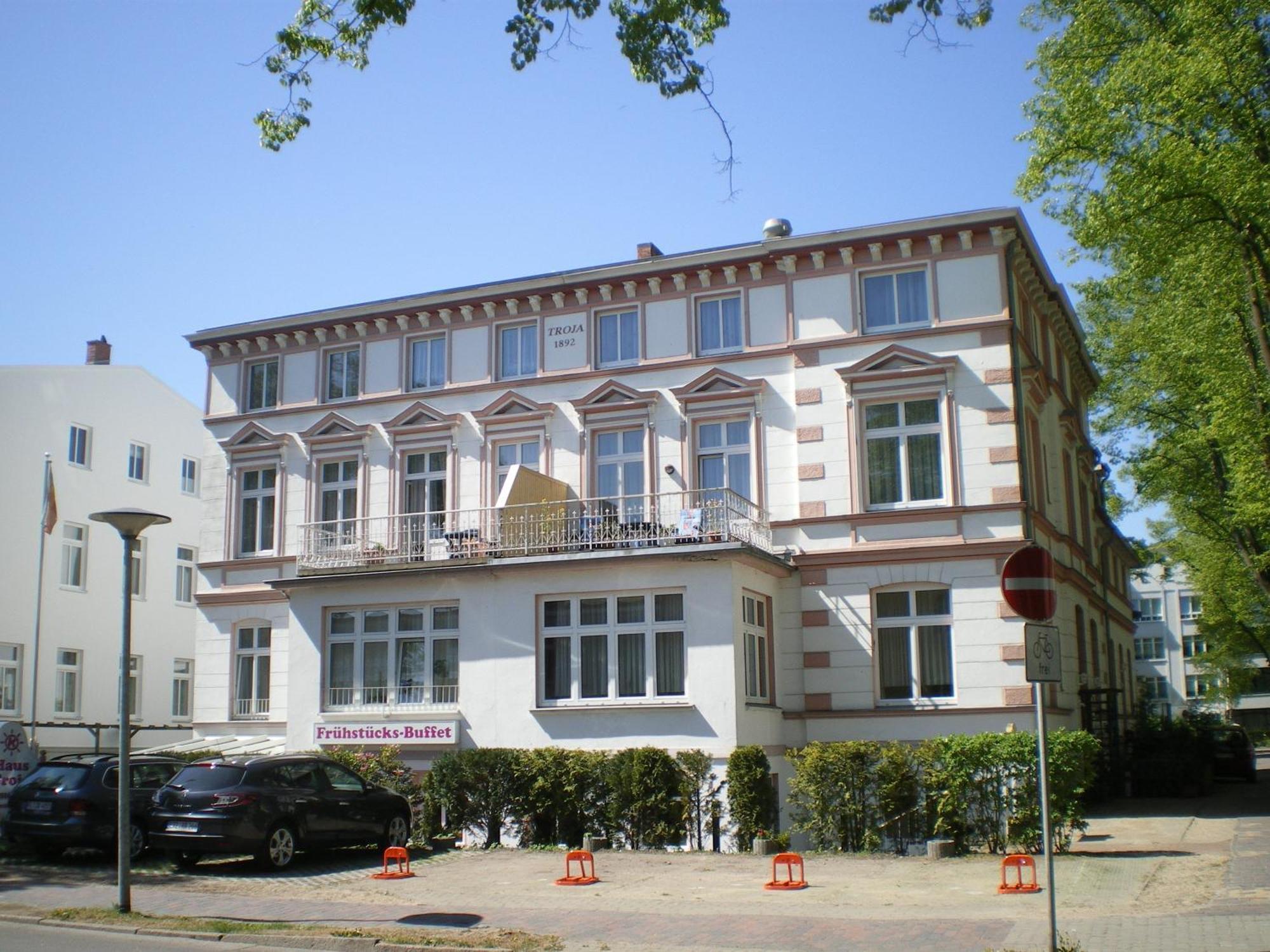 Отель Haus Troja Росток Экстерьер фото