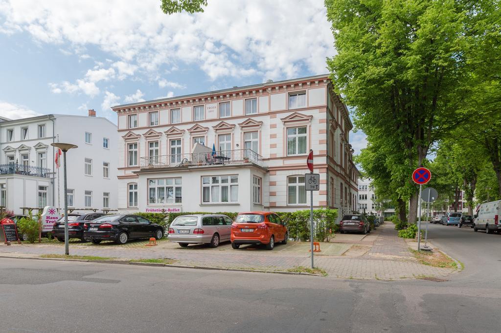 Отель Haus Troja Росток Экстерьер фото